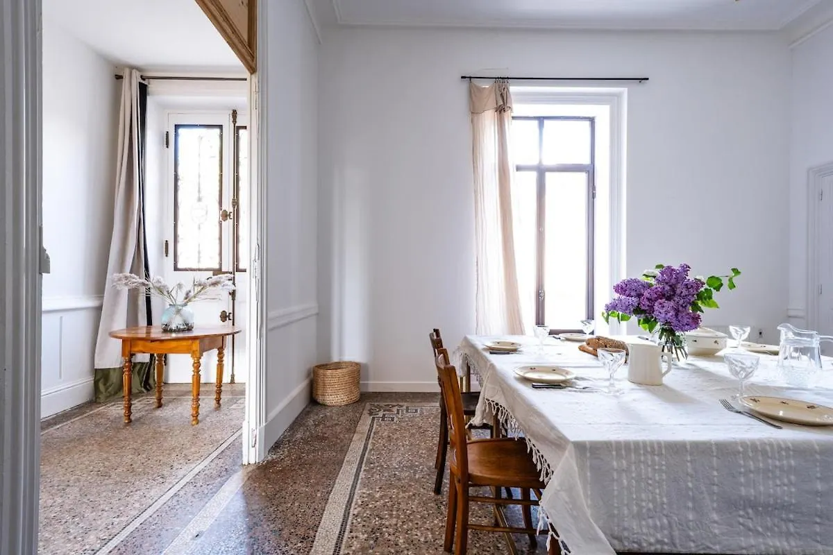 Jolie Masdame Un Espace Incroyable Sauzet