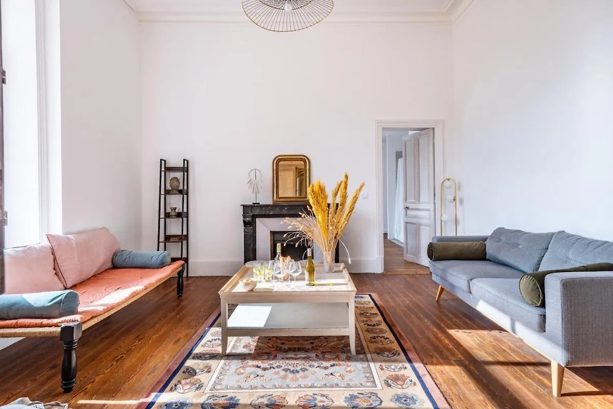Jolie Masdame Un Espace Incroyable Sauzet