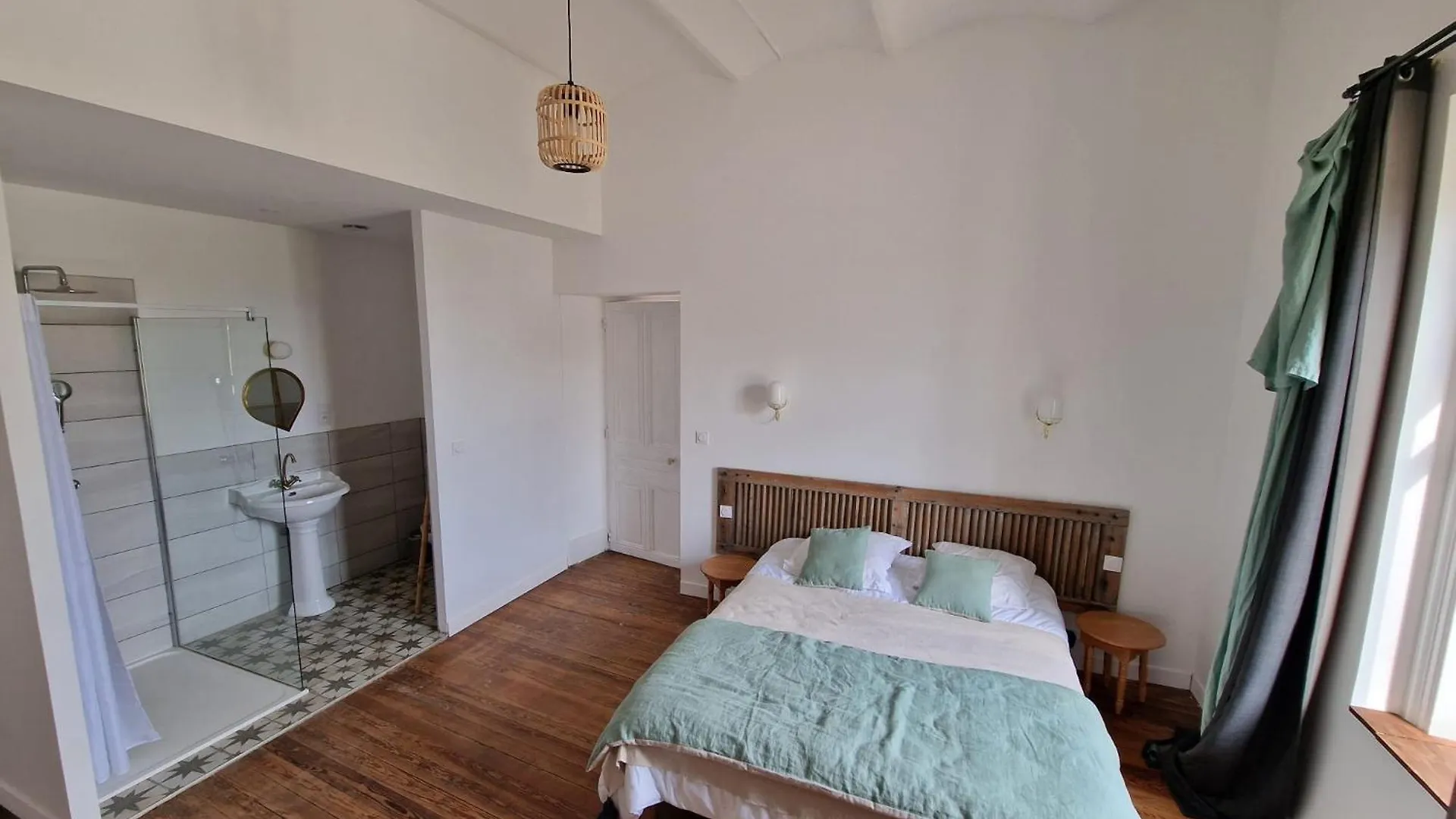 Jolie Masdame Un Espace Incroyable Sauzet  0*, Sauzet (Drome) France