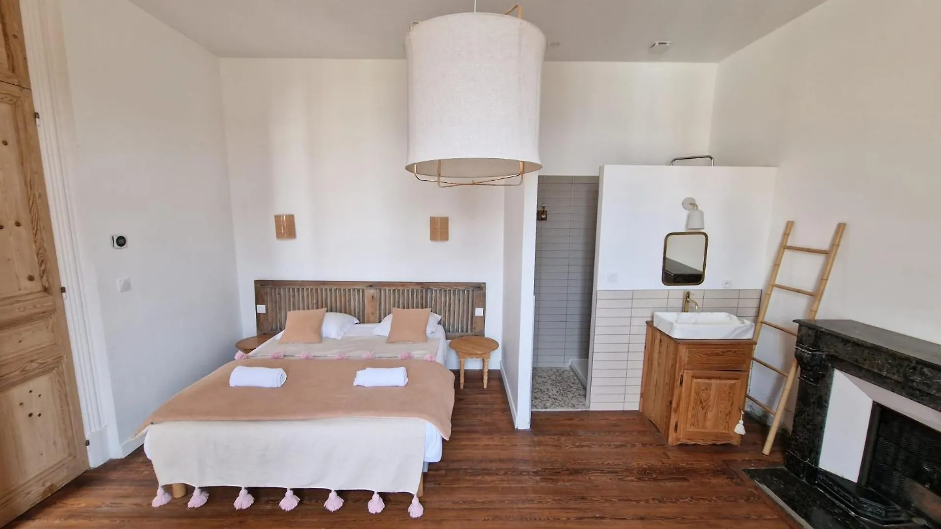 Jolie Masdame Un Espace Incroyable Sauzet  Sauzet (Drome)